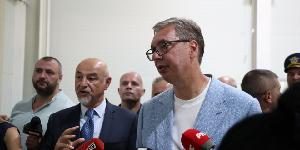"Ogromno pojačanje za našu vojsku!" Vučić obišao fabriku  FAP u Priboju: Svako radno mesto je velika pobeda! (FOTO/VIDEO)