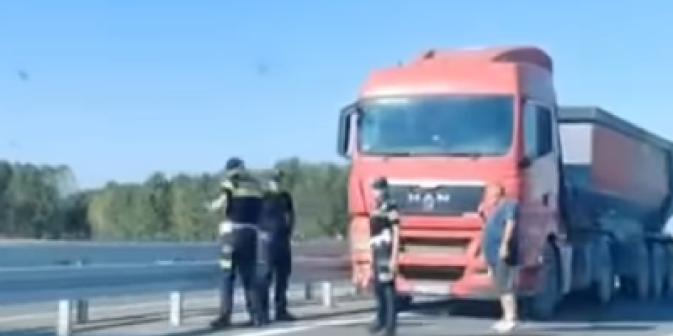 Kamion jurio u kontra smeru: Policija hitno izašla na teren (VIDEO)
