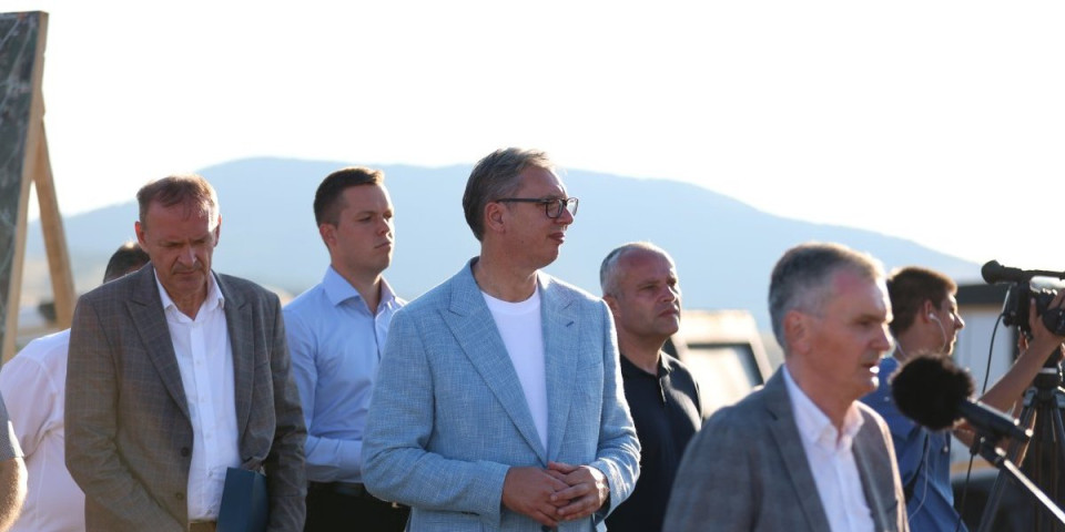 "Kad smo ujedinjeni, možemo sve!" Vučić najavio lepe vesti prilikom obilaska radova na Zlatiboru (FOTO/VIDEO)