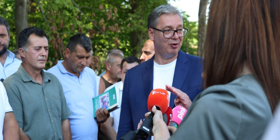 "Možete da mi pretite koliko hoćete!" Vučić o jezivim pretnjama i agresiji blokadera: Ja ću da nastavim da radim, vidimo se na izborima (FOTO)