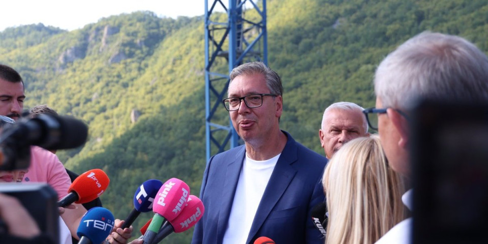 Neumorna borba za svaki pedalj Srbije! Vučić na jugoistoku: Poseta koja spaja srpsku tradiciju, vredne porodice i novu industriju