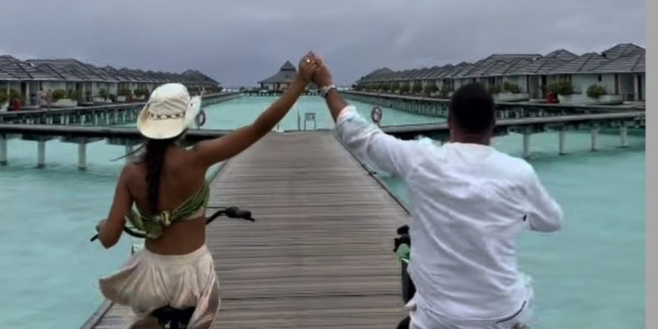 Tragedija za dlaku izbegnuta! Anđela i Gastoz za volanom na Maldivima - On umalo pao?! (VIDEO)