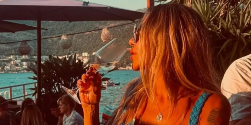 Lom na rođendanu Aneli Ahmić! Na stolu i od ptice mleko, a kad se pojavila ona - Svi zanemeli (VIDEO)