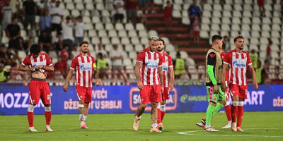 Haos posle brukanja na "Marakani": Navijači oterali fudbalere Zvezde u svlačionicu (VIDEO/FOTO)