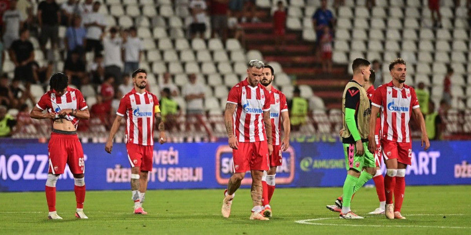 Haos posle brukanja na "Marakani": Navijači oterali fudbalere Zvezde u svlačionicu (VIDEO/FOTO)