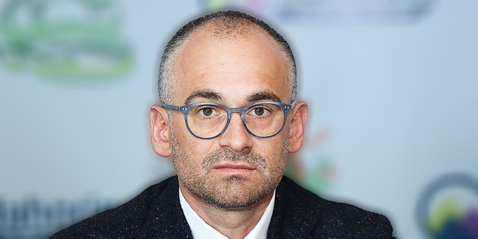Progon srpskog biznismena u Crnoj Gori! Uspešnog direktora teraju iz "Luštica beja", policija mu upala u stan dok je bio sa ženom i decom