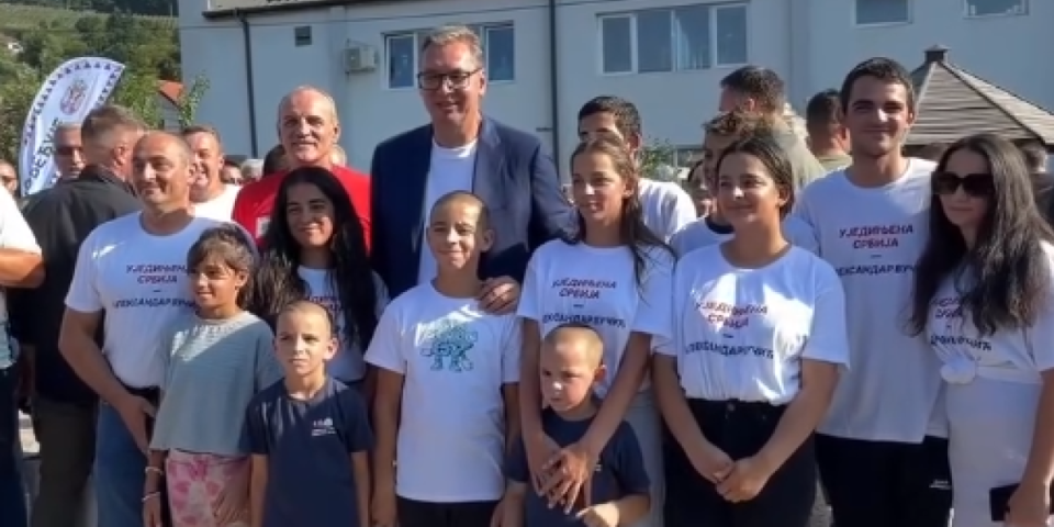Vučića je ovo posebno oduševilo u Arilju! Obišao dve porodice pa poručio: "Nema lepše slike Srbije od kuće pune dečjeg osmeha"