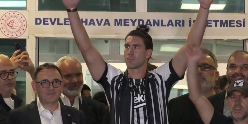 Ludilo na dočeku Dušana Vlahovića: Zapalio navijače jednom rečenicom, pričao i o Partizanu (VIDEO)