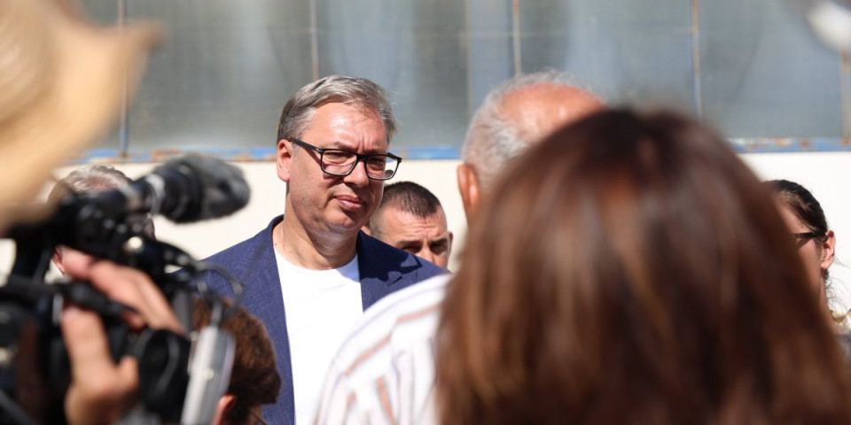 Predsednik Vučić nikad oštriji: "Lako je njima u Beogradu"! (FOTO)
