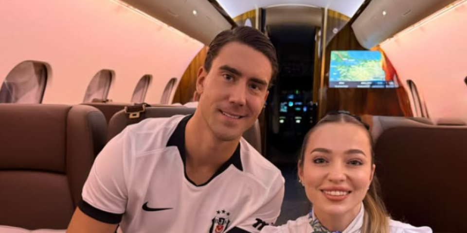 Prelepa stjuardesa objavila fotografije sa Dušanom Vlahovićem iz privatnog aviona: Otkrila detalje leta
