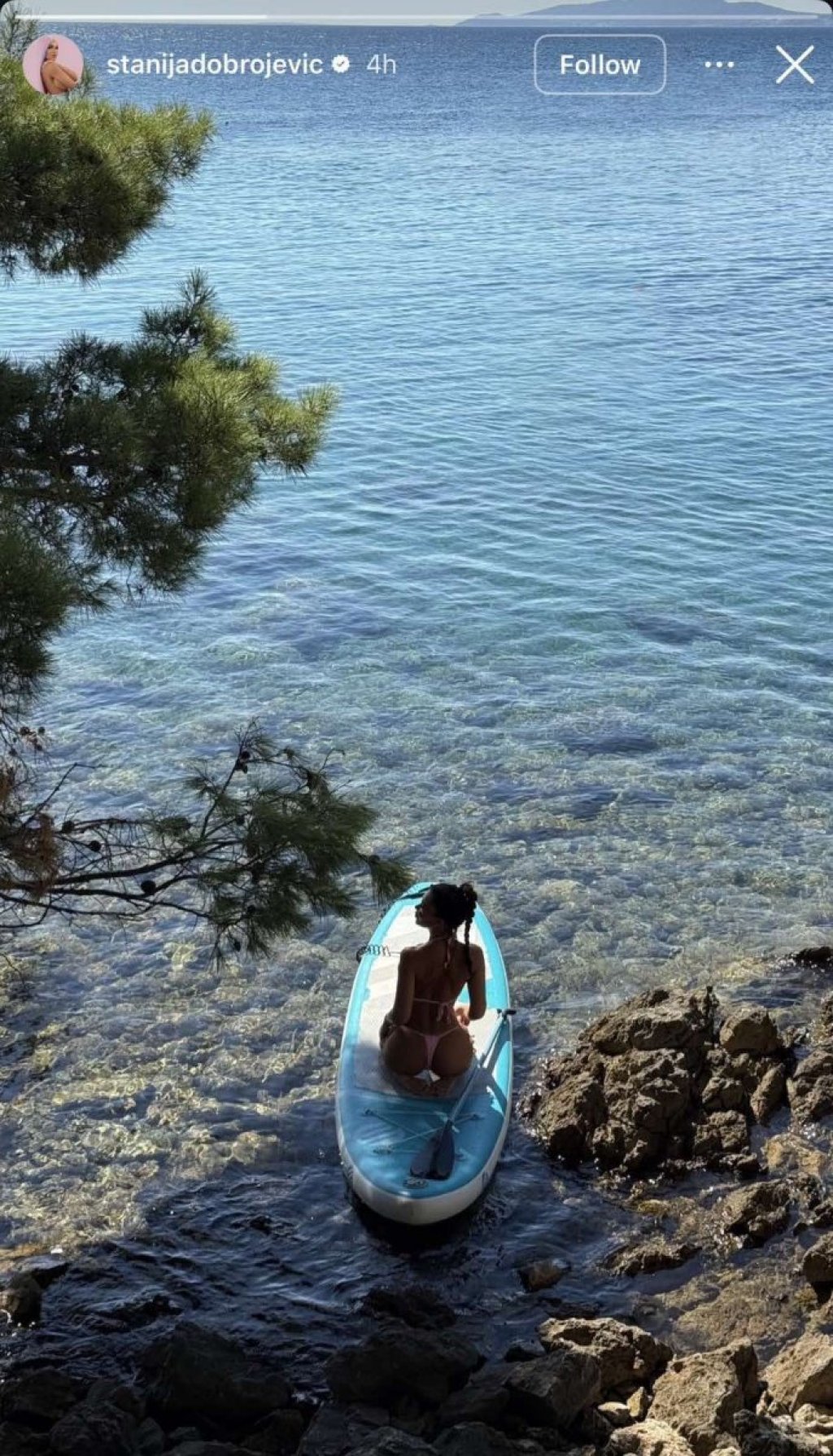 Sama među stenama, izvajana zadnjica u prvom planu - Stanija mami uzdahe, svi zumiraju fotografiju!