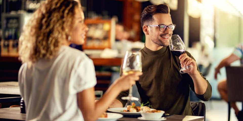 Seo u restoran, pa se šokirao: Priča Kanađanina o Srbima zapalila mreže