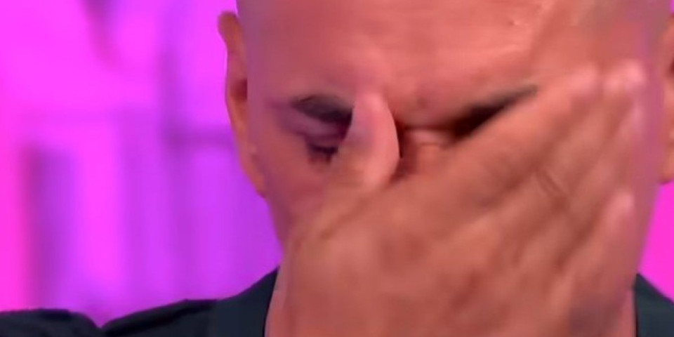 Drama u Pinkovom studiju: Bebica se uhvatio za glavu i jecao kada je otvorio poklon - Macanović nije mogao da se smiri!
