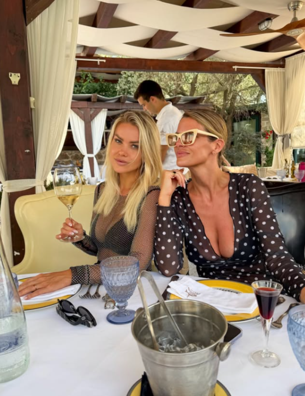 Vrele cice preplavile bikini: Voditeljka spavala sa ženom, a sada se skinula i muškarcima zadala muke