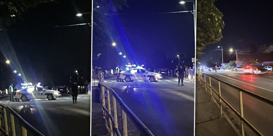Jeziv udes kod Bariča: Motociklista se zakucao u automobil, jedna osoba teško povređena