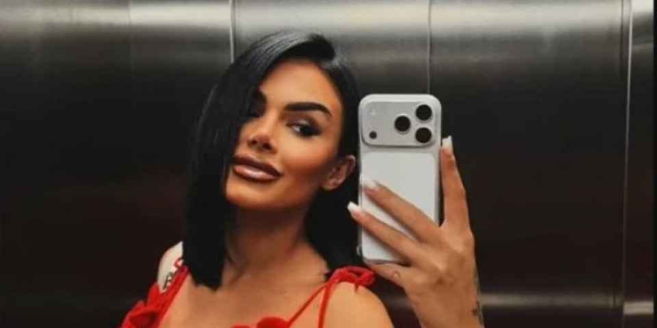 Trudna Anita se utegla u usku haljinu: Pogledajte kako izgleda u osmom mesecu (FOTO)