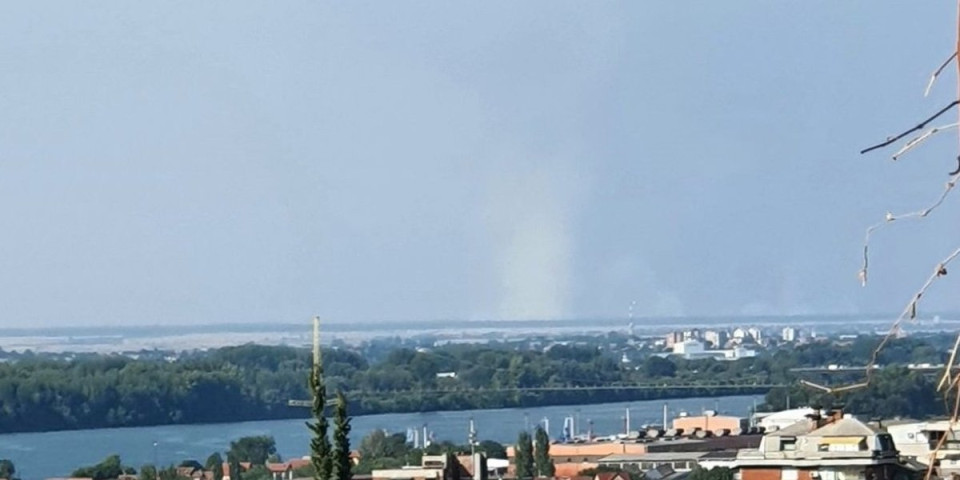 Neverovatno! Građani sa terase posmatraju Deliblatsku peščaru (FOTO)