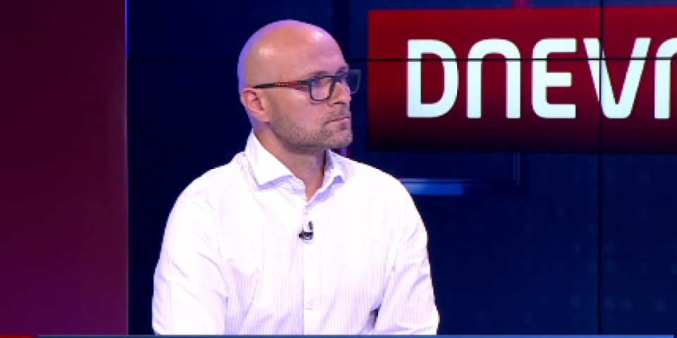Blokaderski voditelj doživeo pomračenje pred kamerama: Dok Vučić radi 10 puta jače na 45 stepeni, naši lenjivci spavaju (VIDEO)