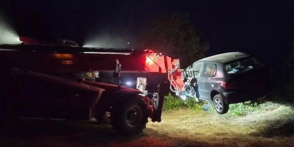 Žestok sudar dva automobila kod Sombora: Jedno vozilo završilo na livadi (FOTO)