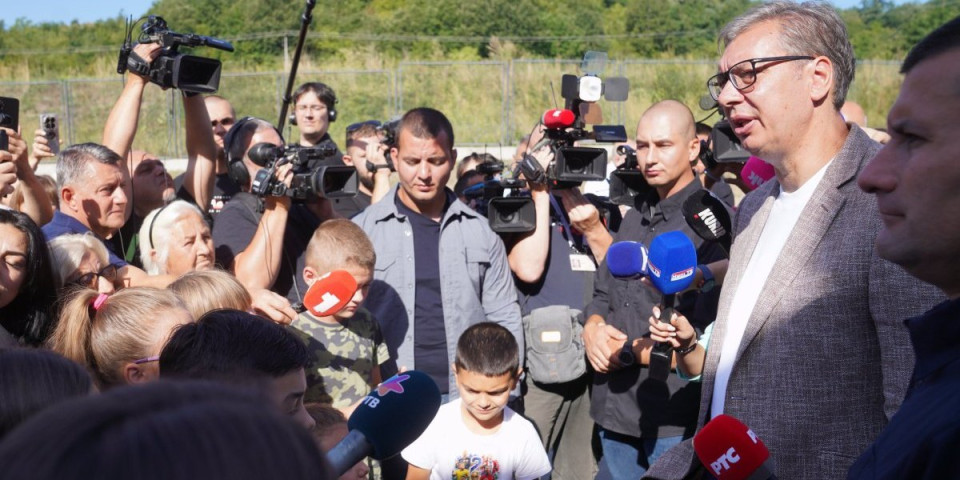 "Samo sekundu, da čujem ovo dete!" Vučić saslušao mališana, pa poručio: "To ćemo da uradimo"