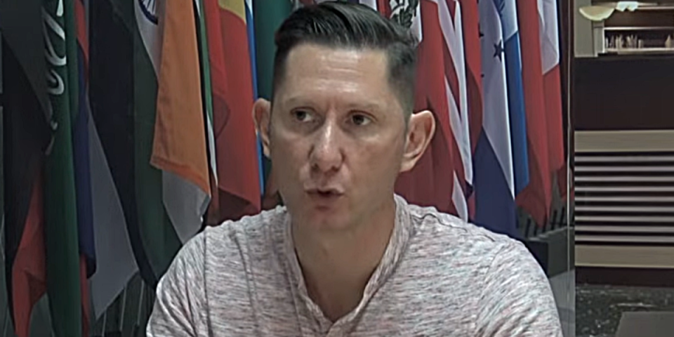 Jezivo! Blokaderski novinar priželjkuje nasilje - Dikić opet "gusla" o ulici (VIDEO)