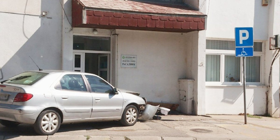 Baka došla da primi injekciju, pa poginula usred ambulante: Nišlijka je kolima priklještila Ljubicu uz zid