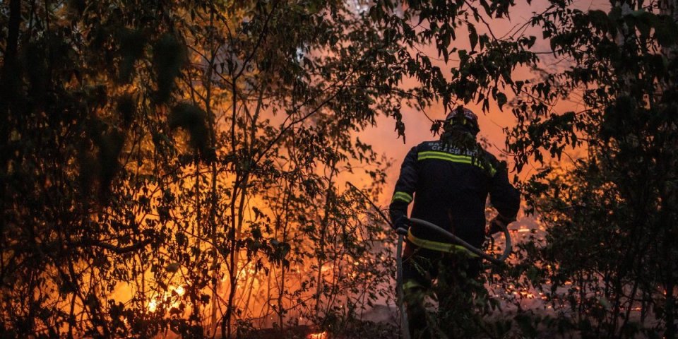 Za 21 dan izbilo 3.391 požar! Vučić se obratio srpskim herojima: "Biću sa njima da skinem kapu i pokažem poštovanje" - Evo šta je poručio pojedincima koji šire lažne vesti