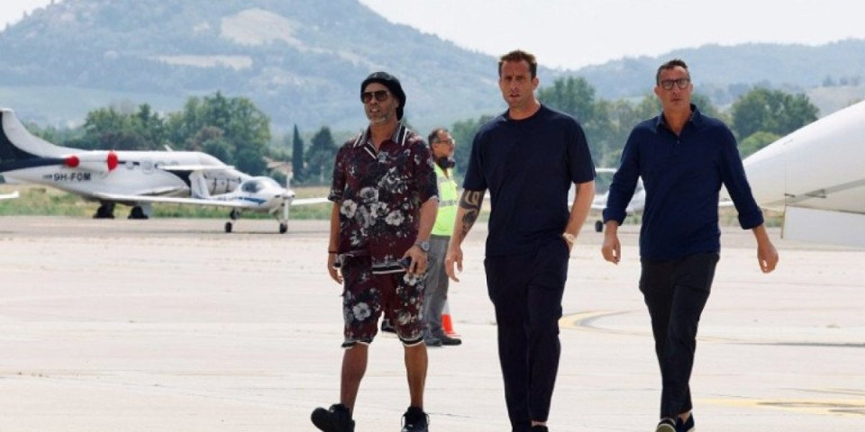 Ronaldinjo zapalio Italiju: Legendarni Brazilac potpisao i vraća se na teren! (VIDEO)