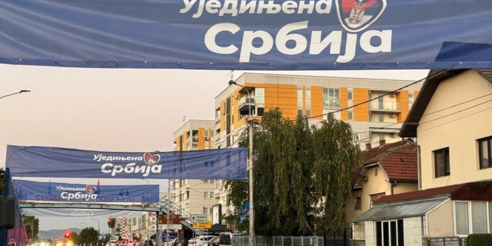 Kragujevac gori od podrške Vučiću: Razvijeni transparenti "Ujedinjena Srbija", blokaderi u teškom nokautu! (FOTO)