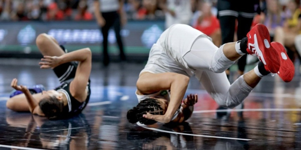 Skandal u WNBA: Seksualni rekviziti bačeni na teren tokom utakmice Skaja i Valkira