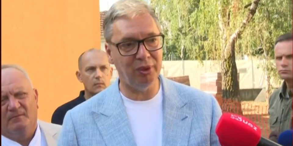 Vučić o teorijama zavere o požarima: Mnogi lupetaju, ponosan sam na vatrogasce - Nabavljamo velike avione