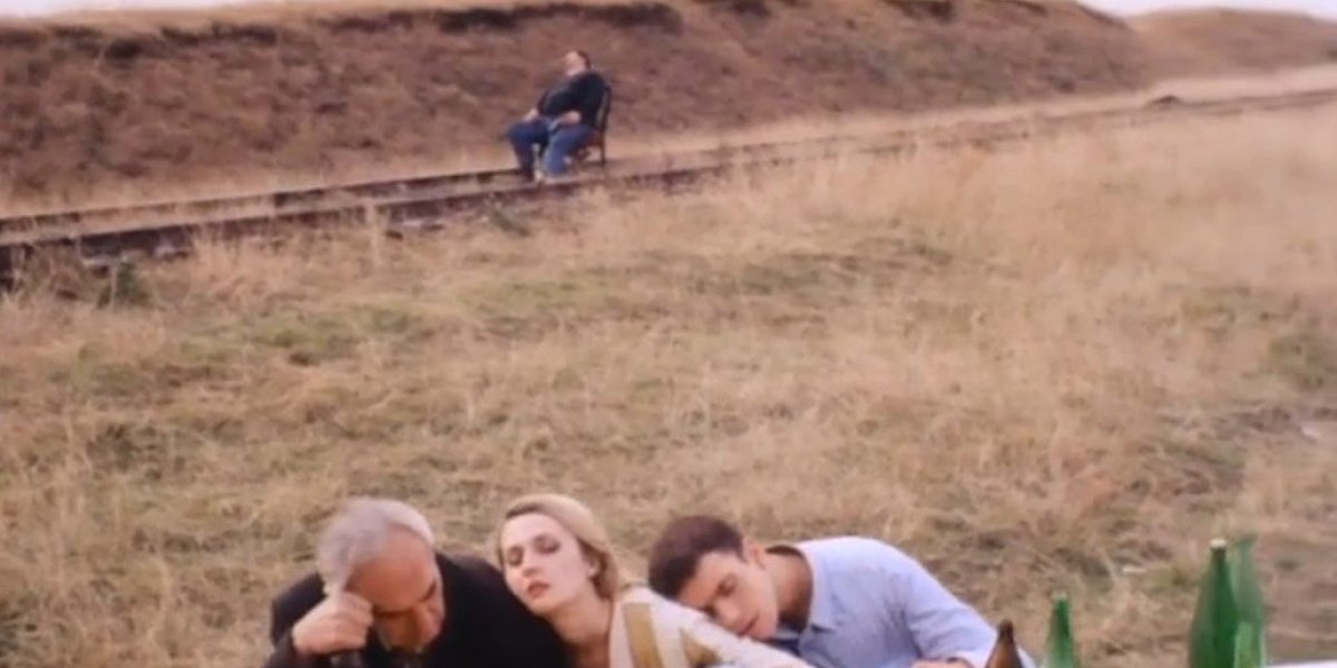 Kadrovi filma "Belo odelo" u Deliblatskoj peščari