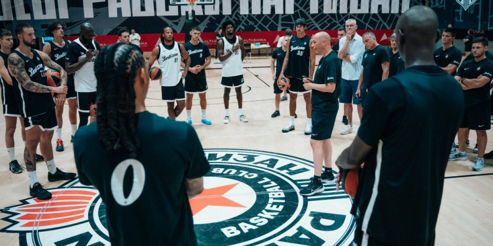 Košarkaši Partizana odradili prvi trening: Bivši reprezentativac je novi direktor crno-belih (FOTO)