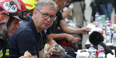 "Sram ih bilo, gade mi se onakvi lažovi!" Vučić brutalan prema blokaderima: Ljudi ovde rizikuju živote i ostavljaju decu, a oni izmišljaju