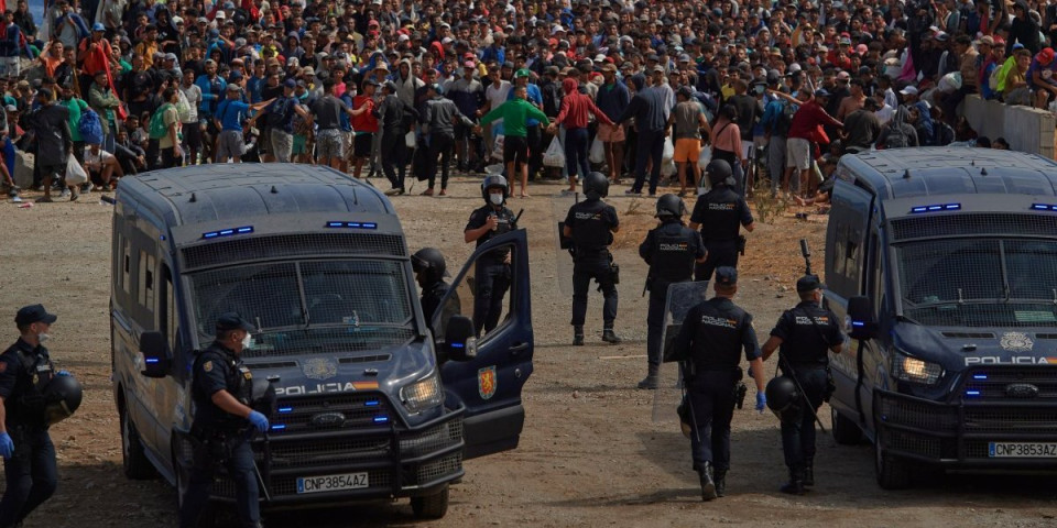 (VIDEO) Znate li šta su migranti u Seuti radili deci?! Policija i lekari zanemeli od užasa pred prizorom