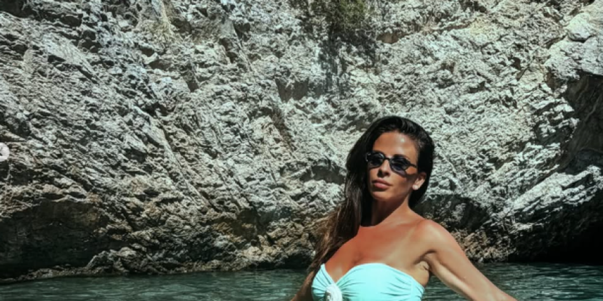 Ana Sević na letovanju