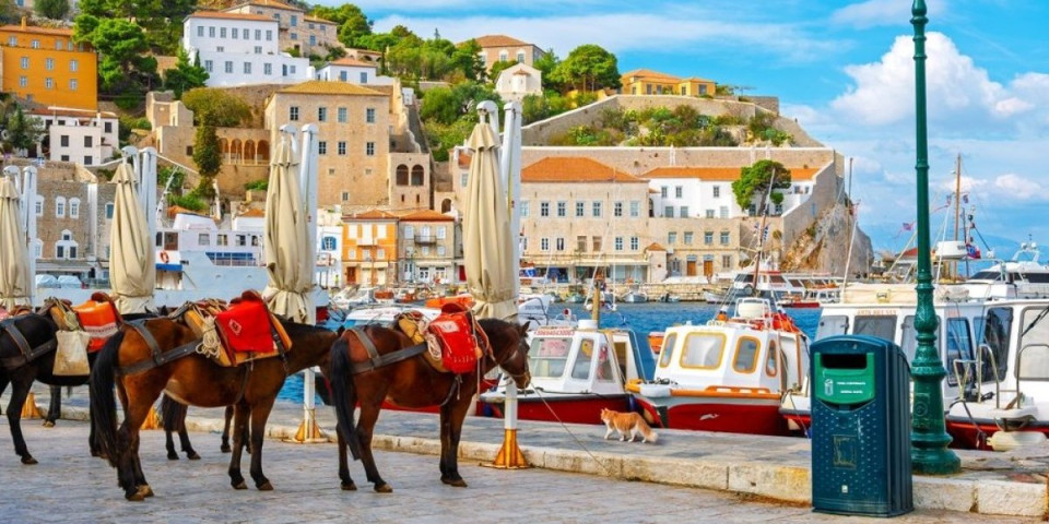Raj za one koji beže od gužve: Ovde vam kofere nose magarci, a automobila ni nema - hit među turistima (FOTO)