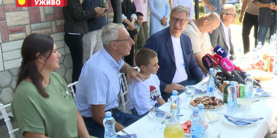Vučić u Raškom okrugu! Predsednik posetio porodicu Bugarić - najavio velika ulaganja (FOTO/VIDEO)