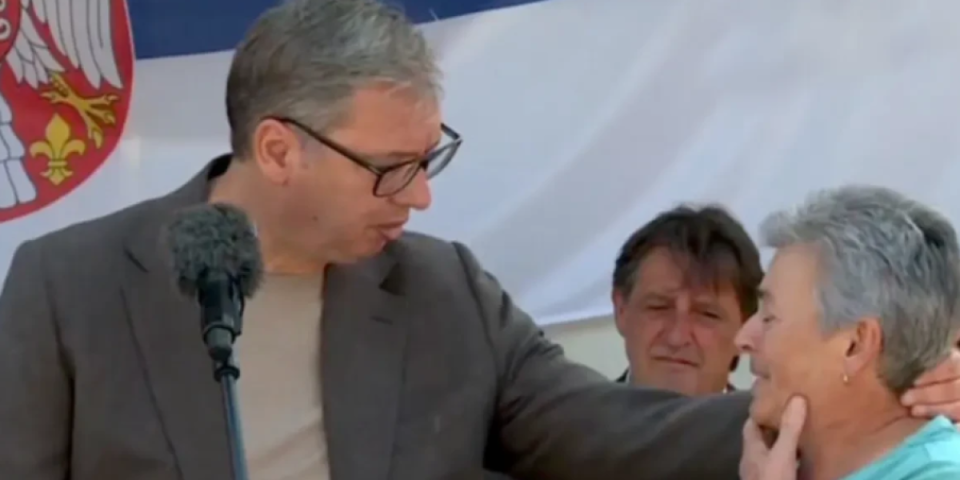 Emotivna scena u Brusu! Uplakana žena prišla Vučiću - Predsednik uzeo papir od nje i rekao samo jedno!