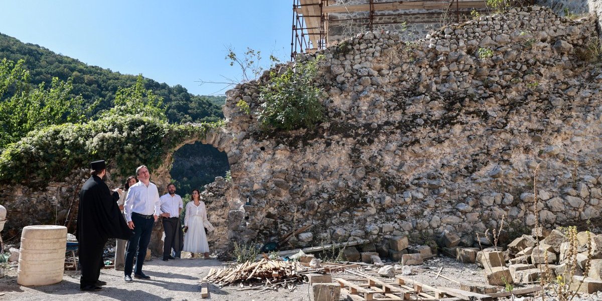 Nikola Selaković u manastiru Manasija
