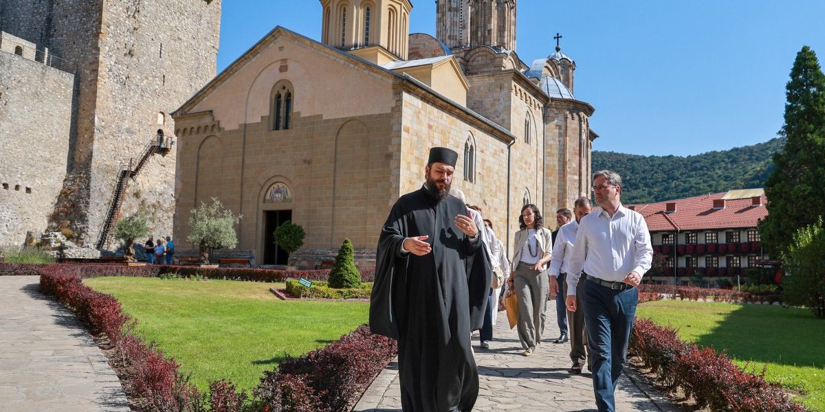 Nikola Selaković u manastiru Manasija