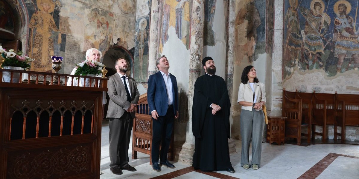 Nikola Selaković u manastiru Manasija