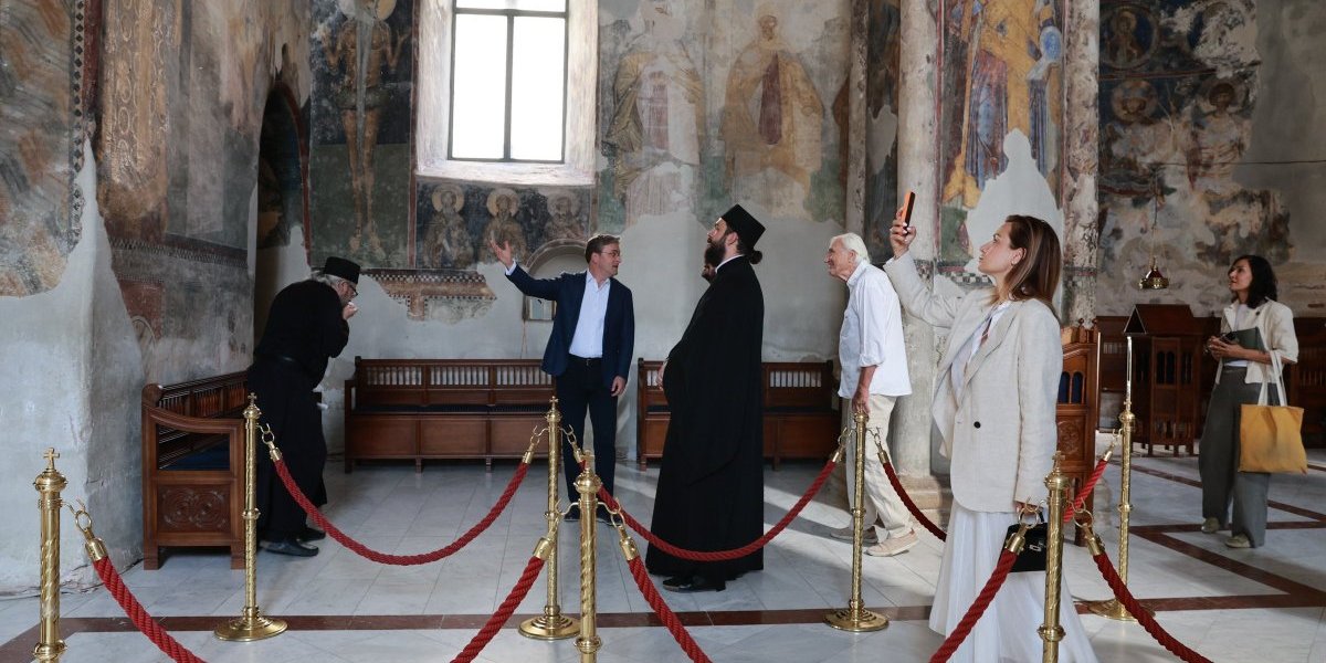 Nikola Selaković u manastiru Manasija