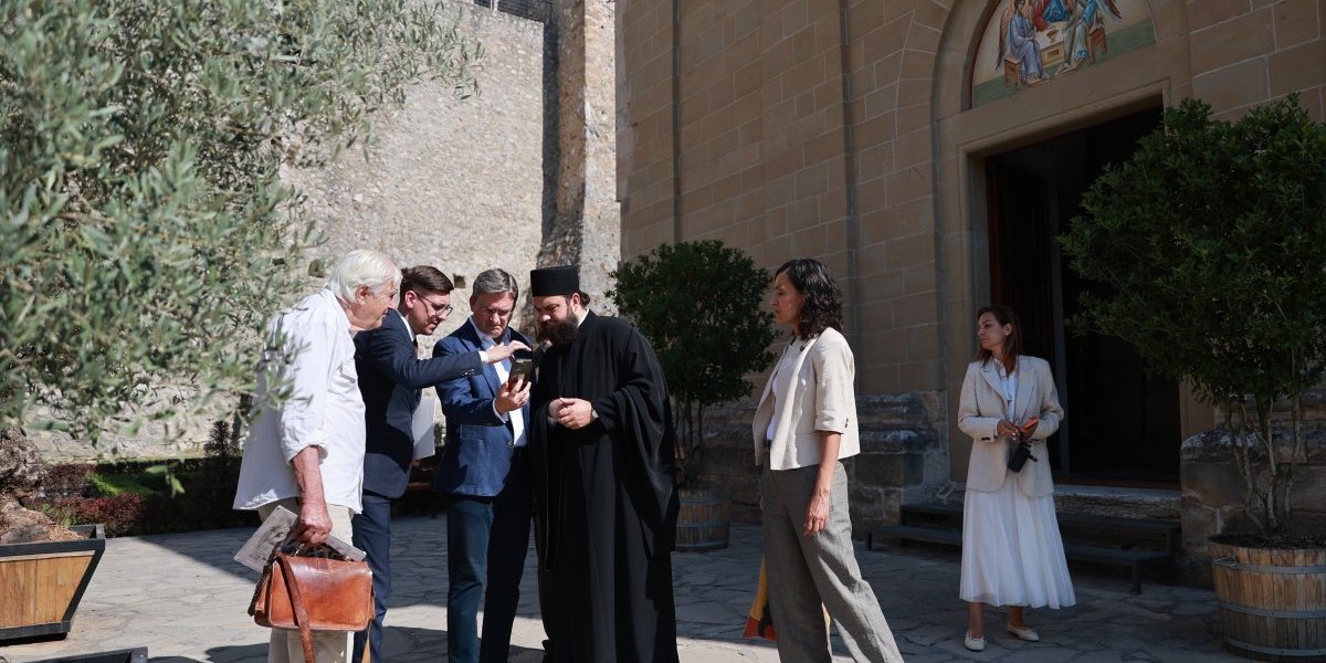 Nikola Selaković u manastiru Manasija