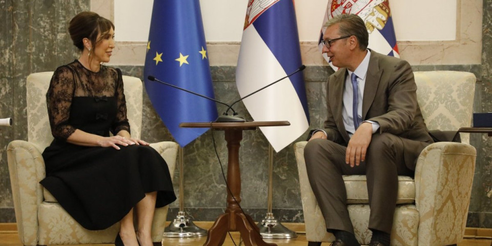 "Nazivati je klošarkom nije novinarstvo, već šizofreno delovanje!" Vučić brutalno o napadima na Jelenu Janković