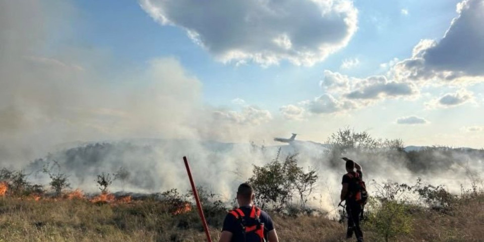 Ruska zver je danas u ovom delu Srbije! Bukti požar u planinskom selu (FOTO)