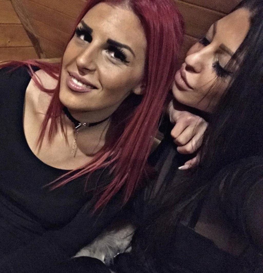 Ceo Beograd ih dobro znao: Informer došao u posed vrelih fotki iz perioda kada su Maja i Ena delile sve - Od kreveta do noćnih poslova!