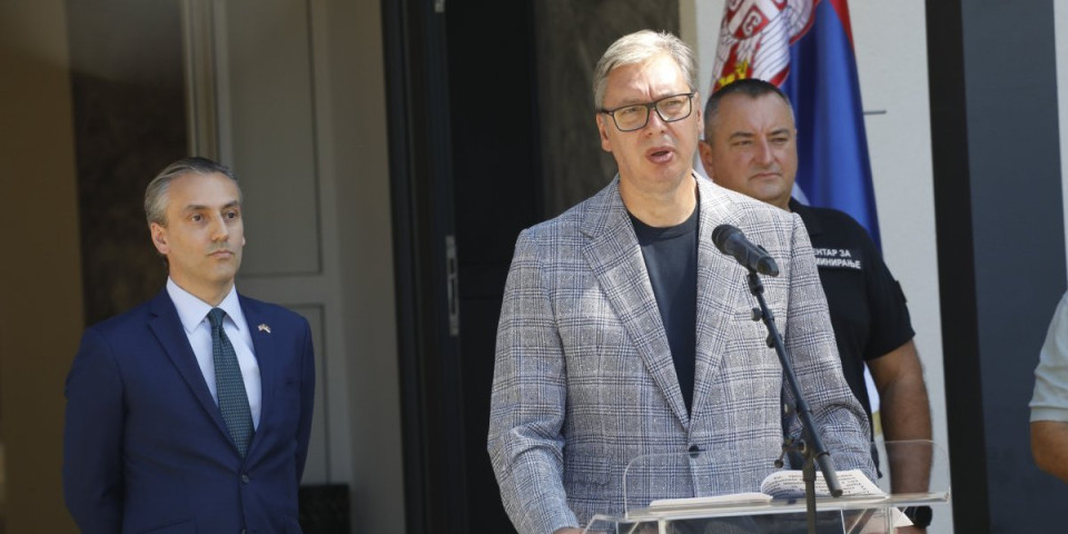 Univerzitet SPC imaće punu podršku države! Vučić žestoko odgovorio: "Ne znam šta ikome toliko smeta kandilo"