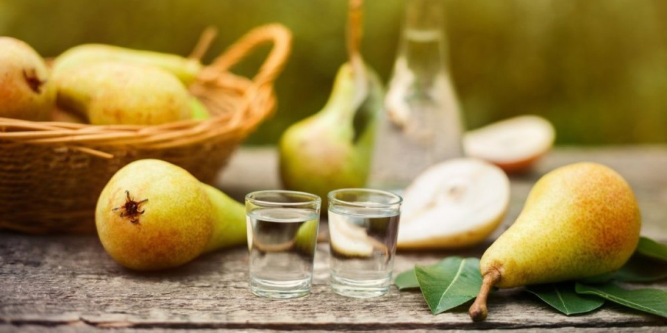 Domaći liker od kruške: Gosti ga obožavaju, a lako se sprema - Ukusom obara sa nogu
