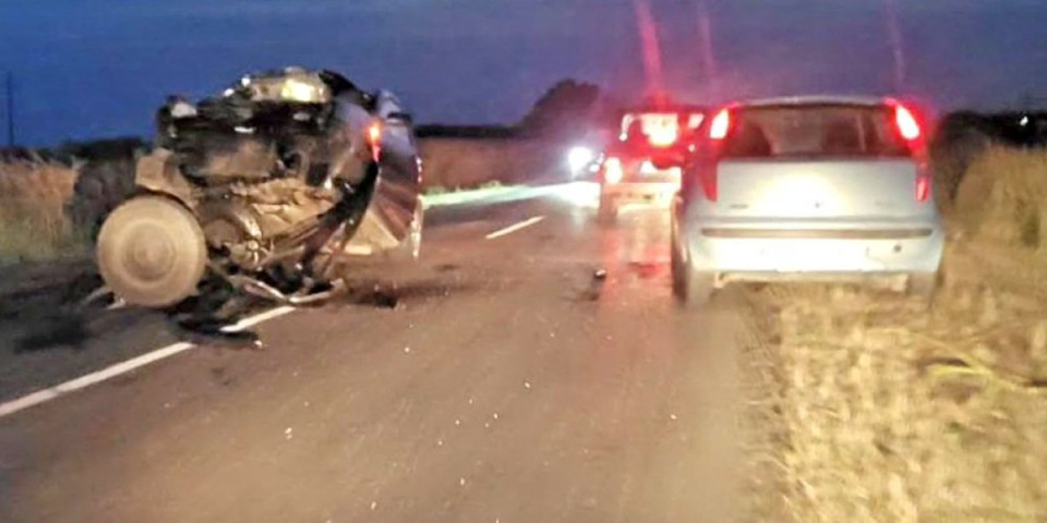 Horor kod Žitišta! Auto smrskan do neprepoznatljivosti (FOTO)
